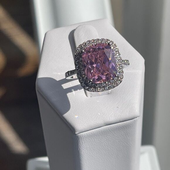 Cluster Faux Diamond Cocktail Ring size 8 Brand New - Picture 6 of 12